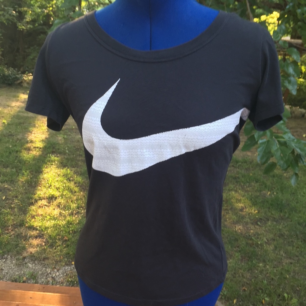 EUC Womens Nike Swoosh Logo Graphic Tee